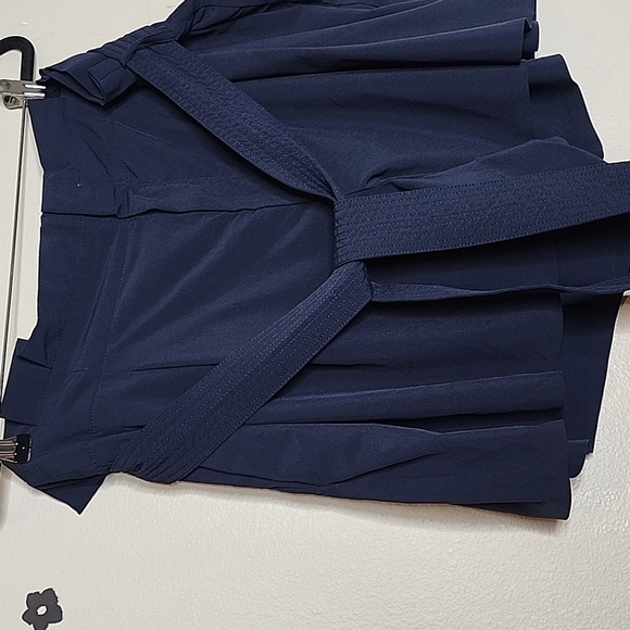 Athleta Navy Women's Shorts - Picture 3 of 9